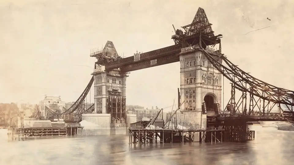 Budowa mostu Tower Bridge w Londynie
