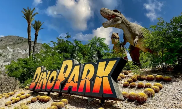 Dino Park Algar prehistoryczny plac zabaw pełen dinozaurów