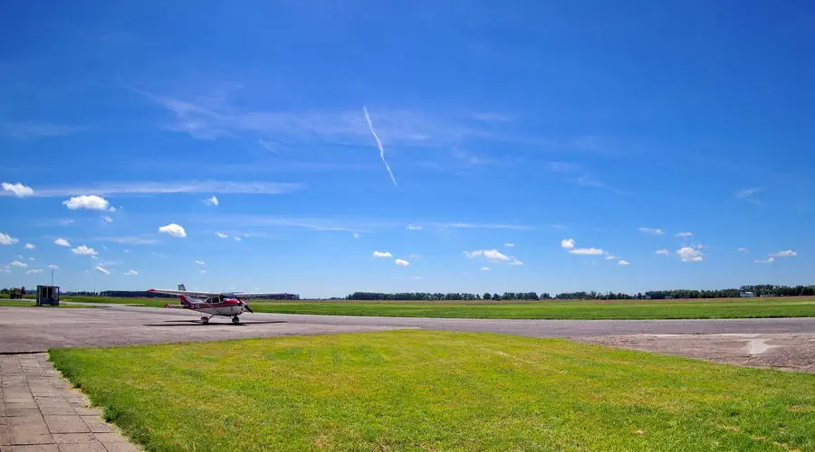 Awionetka na lotnisku w Gdańsku