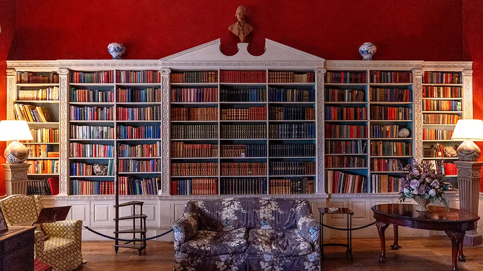 Pierwsze piętro wielkiego domu Basildon bibliotek i gabinet