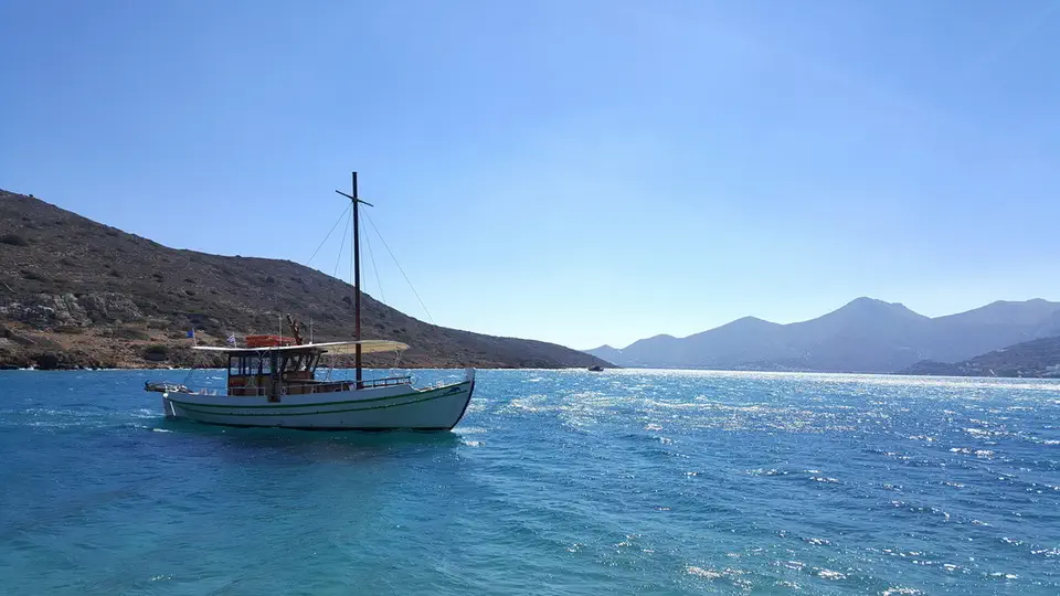 Kreta i łódź do wynajęcia na Krecie.