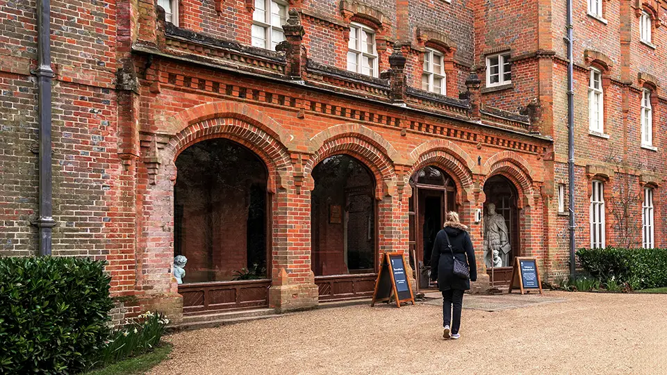 Hughenden Manor National Trust arkady i wejście do budynku