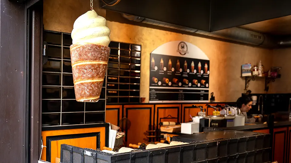 Trdlo albo Tredelnik - czeski, słodki przysmak. Sklep cukiernia