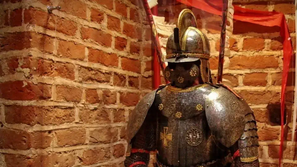 Zamek w Człuchowie. Zbroja rycerza polskiego.