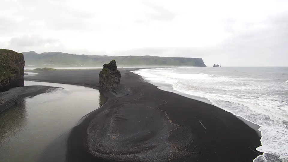 Czarna plaża na Islandii
