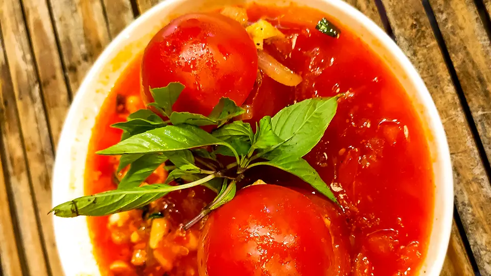 Kuchnia wietnamska. Zupa pomidorowa z Wietnamu