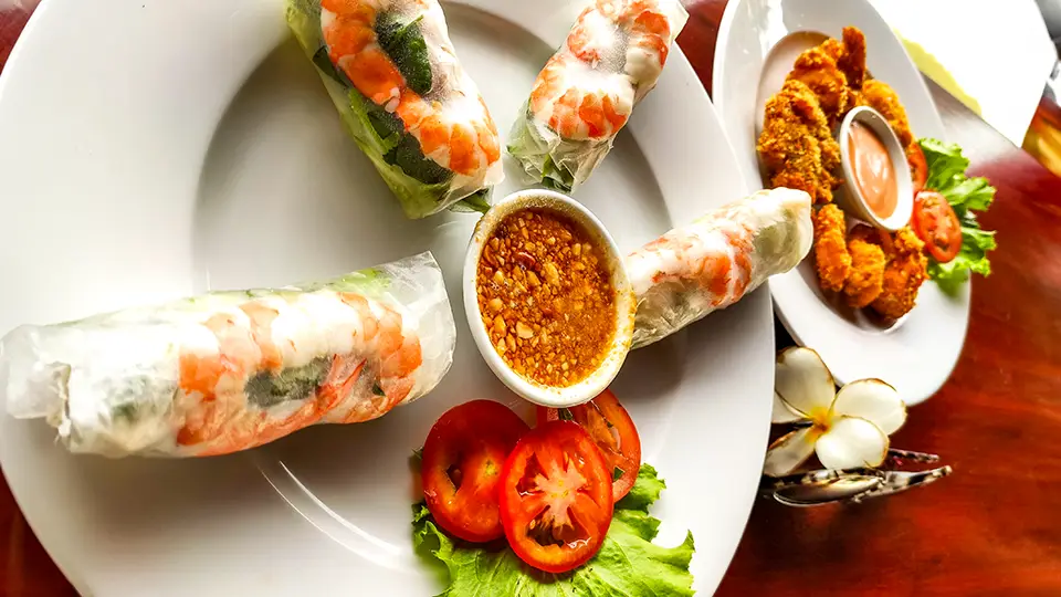 Kuchnia wietnamska. Jedzenie w Wietnamie w restauracji Full Moon Villate Resort