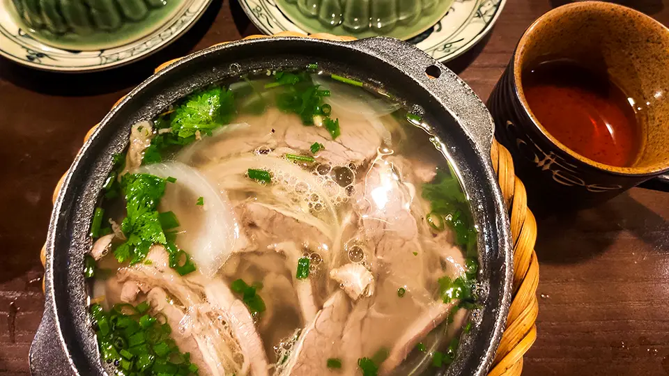 Wietnam i zupa w restauracji Met Vietnamese 