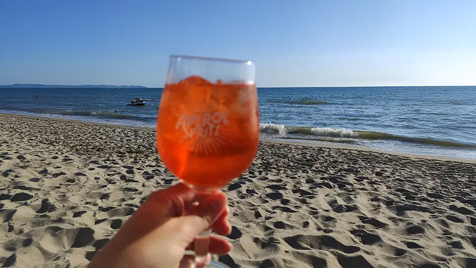 Plaża w słynnym kurorcie Durres w Albanii