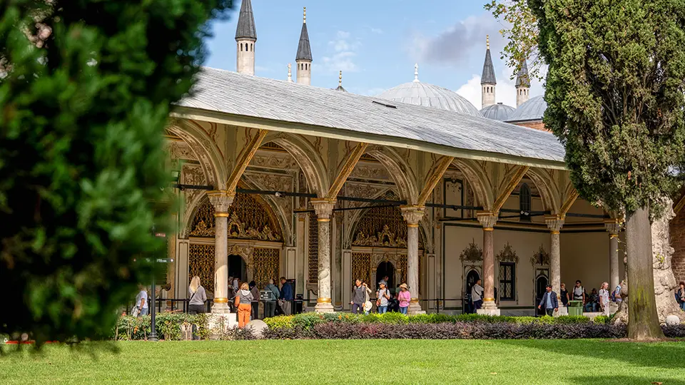 Pałac Topkapi w Stambule i drugi dziedziniec