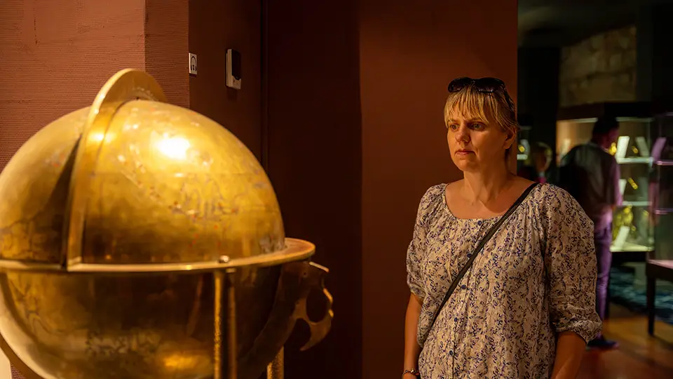 Muzeum Historii Nauki i Techniki islamskiej w Stambule globus i Magdalena Kiżewska