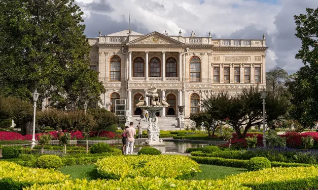 Pałac Dolmabahce w Stambule informacje i ciekawostki