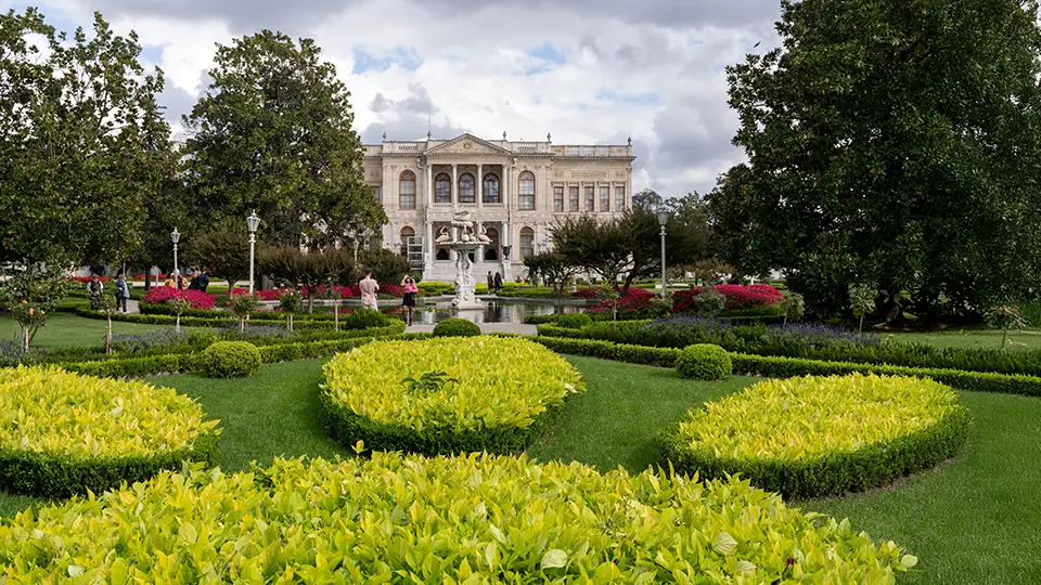 Dolmabahce i ogrody pałacowe