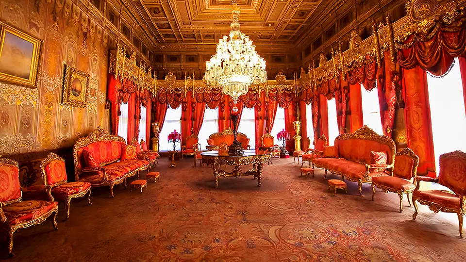 Pałac Dolmabahce w Stambule i pokój czerwony