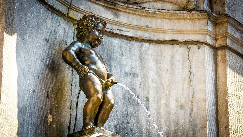 Weekend w Brukseli i Manneken Pis, sikający chłopiec