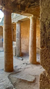 Cypr i miasto Pafos pełne starożytnych ruin i zabytków.