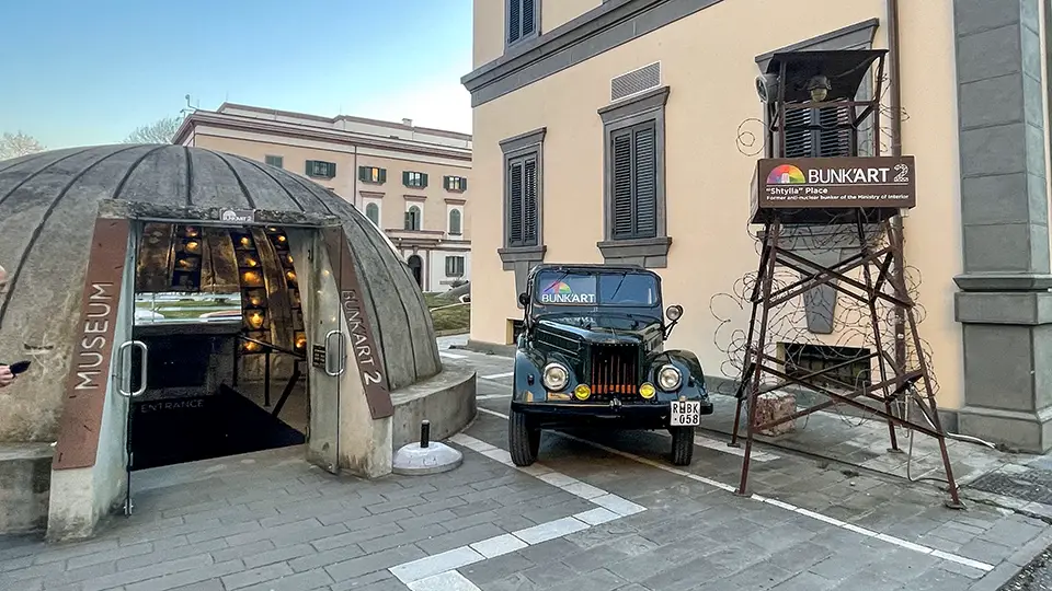 Tirana i Bunk’Art historia zamknięta w schronach