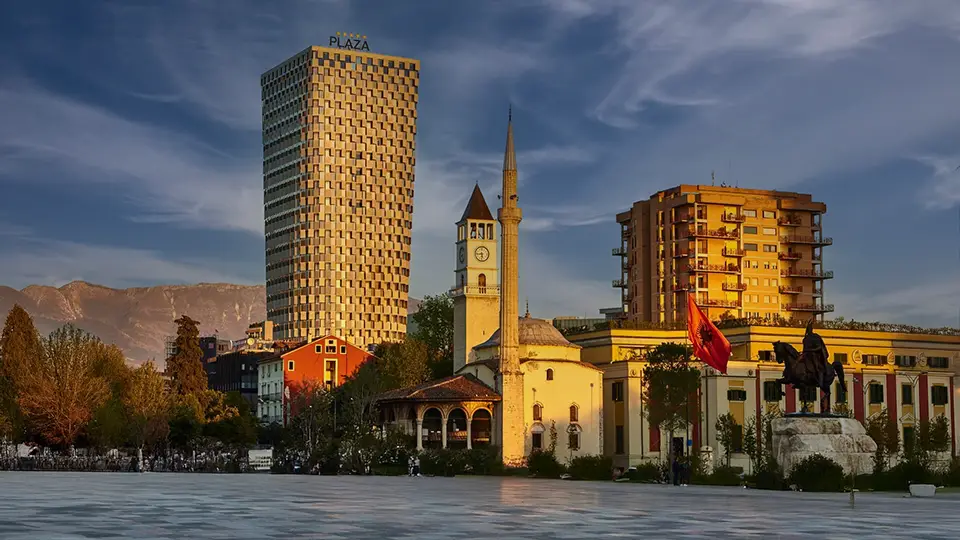 Tirana, Albania i Placu Skanderbega 