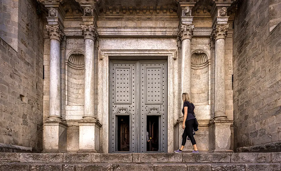 Katedra w Gironie hiszpański zabytek i atrakcja turystyczna