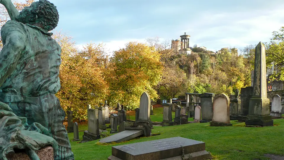 Jeden z cmentarzy w Edynburgu.