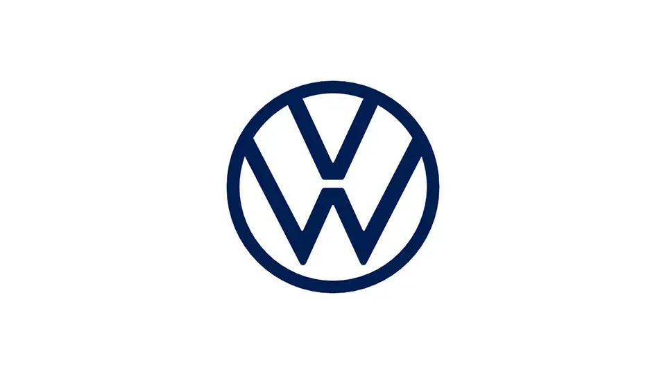 Samochód elektryczny vs hybryda – którym napędem najlepiej odkrywać europejskie szlaki?