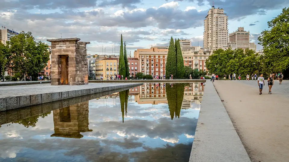 Madryt i piękne ulice miasta.