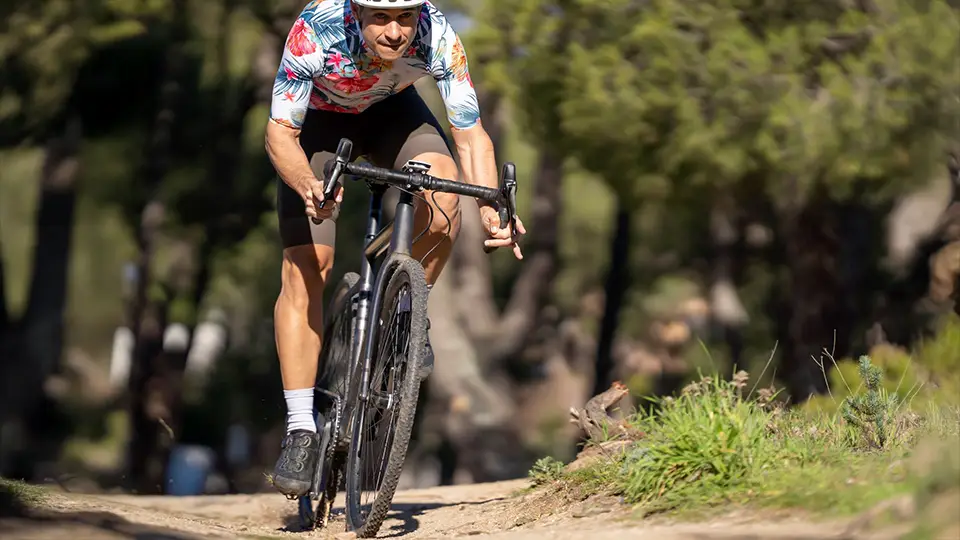 Rama aluminiowa, stalowa czy karbonowa – którą wybrać do gravela?