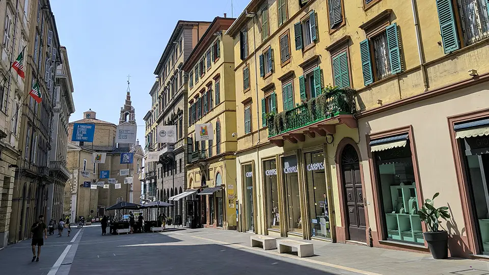 Piazza della Repubblica (Plac Republiki) i Corso Garibaldi.