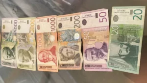 Pieniądze, serbska waluta - Dinar Serbski.