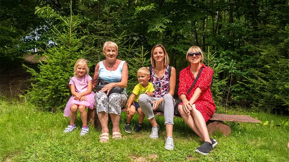 Kaszubski Park Gigantów we wsi Strysza Buda na Kaszubach. Magdalena Kiżewska, Beata Synak, Wanda Bonk.