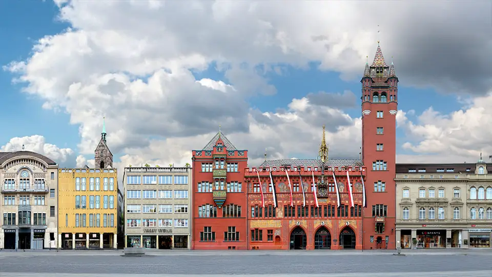 Bazylea i rynek oraz ratusz miejski.