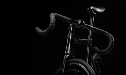 Gravel – jeden rower, by odkryć wszystkie szlaki. Dlaczego warto postawić na uniwersalność?