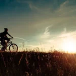 Jak wybrać idealny rower trekkingowy? 4 wskazówki, o których warto pamiętać