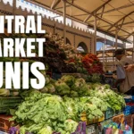 Central Market w Tunisie pachnący przyprawami i kawą
