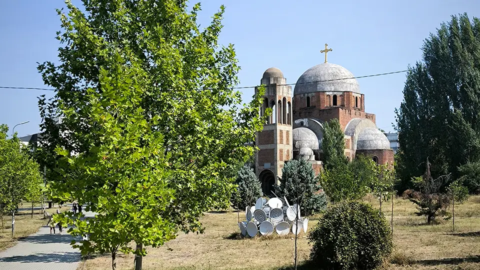 Kosowo Prisztina i cerkiew Chrystusa Zbawiciela.