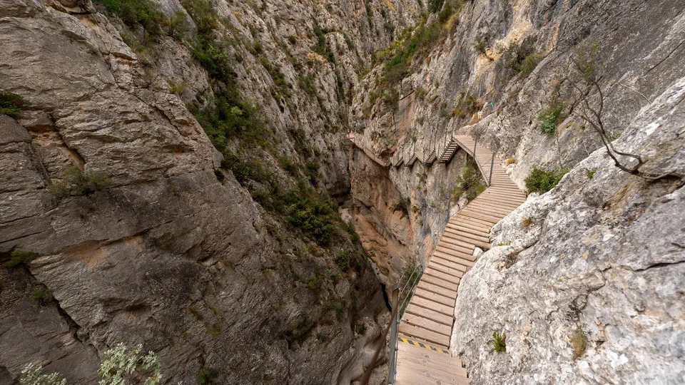 La Pasarela de Relleu kładka nad przepaścią niedaleko Alicante na Costa Blanca.