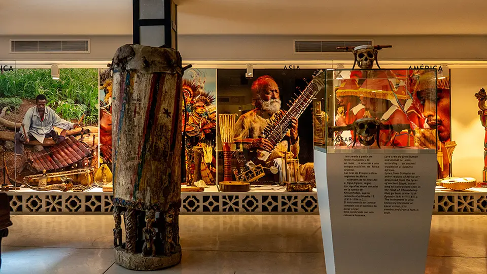 Muzeum Muzyki Etnicznej w Busot podróż przez muzykę świata