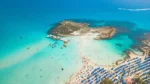Plaża Nissi Beach na Cyprze.